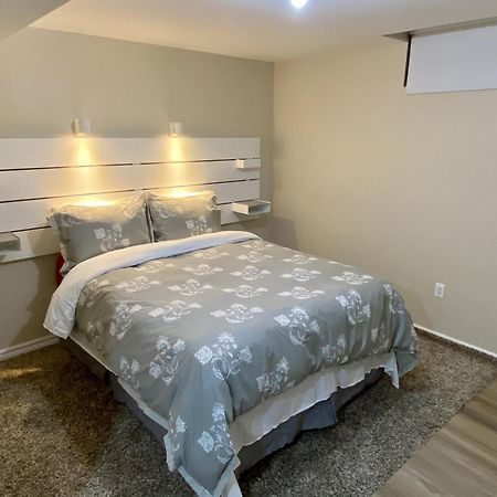 Affordable Room With Free Parking In Newmarket On מראה חיצוני תמונה