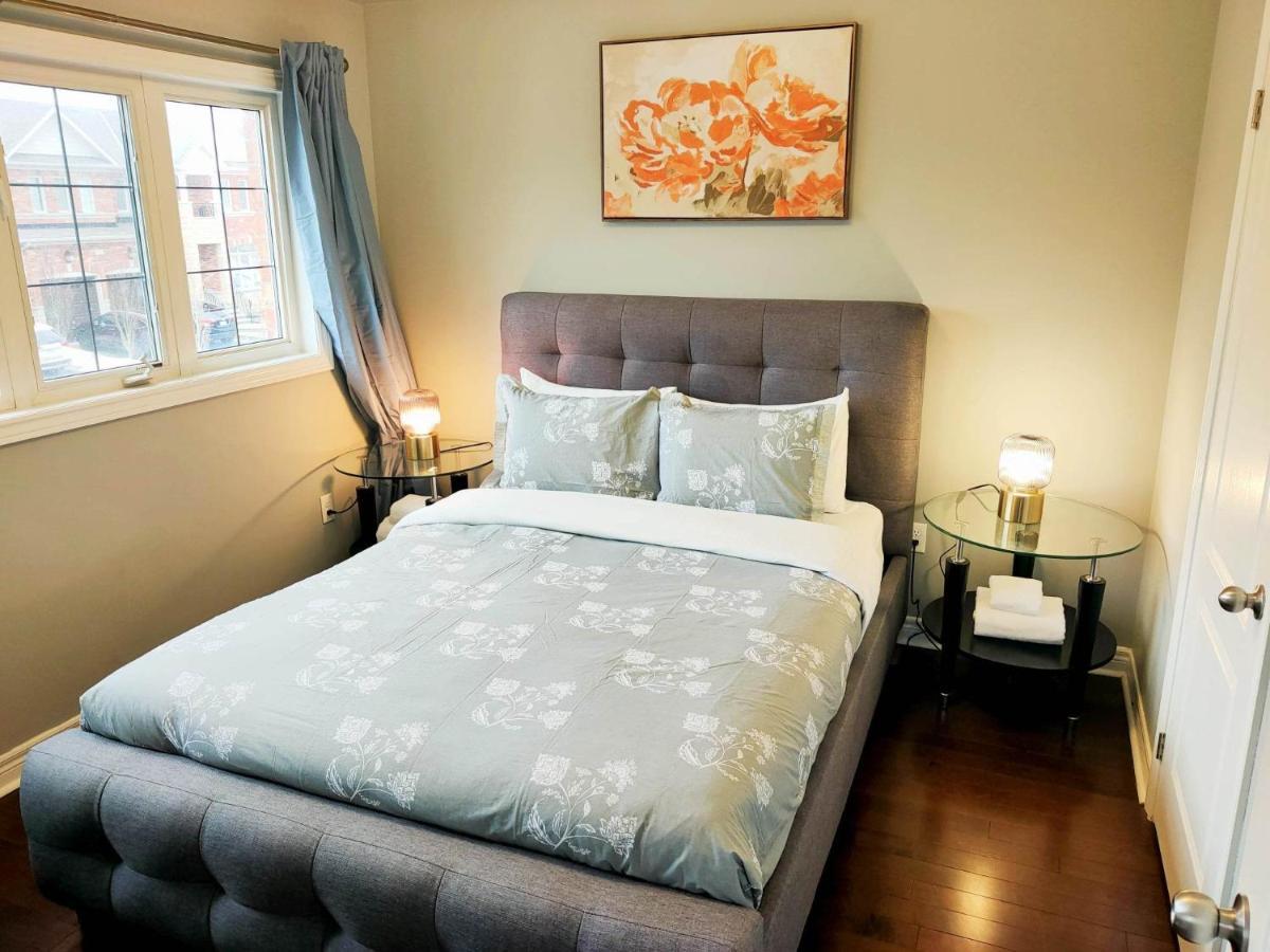 Affordable Room With Free Parking In Newmarket On מראה חיצוני תמונה