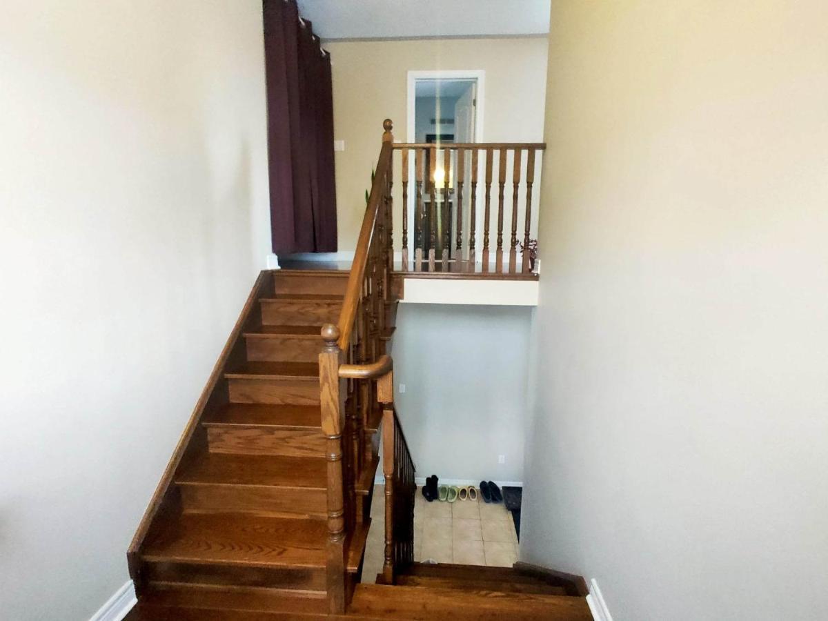 Affordable Room With Free Parking In Newmarket On מראה חיצוני תמונה