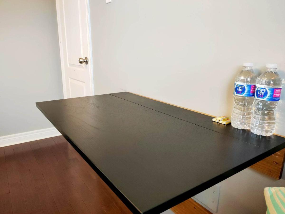 Affordable Room With Free Parking In Newmarket On מראה חיצוני תמונה
