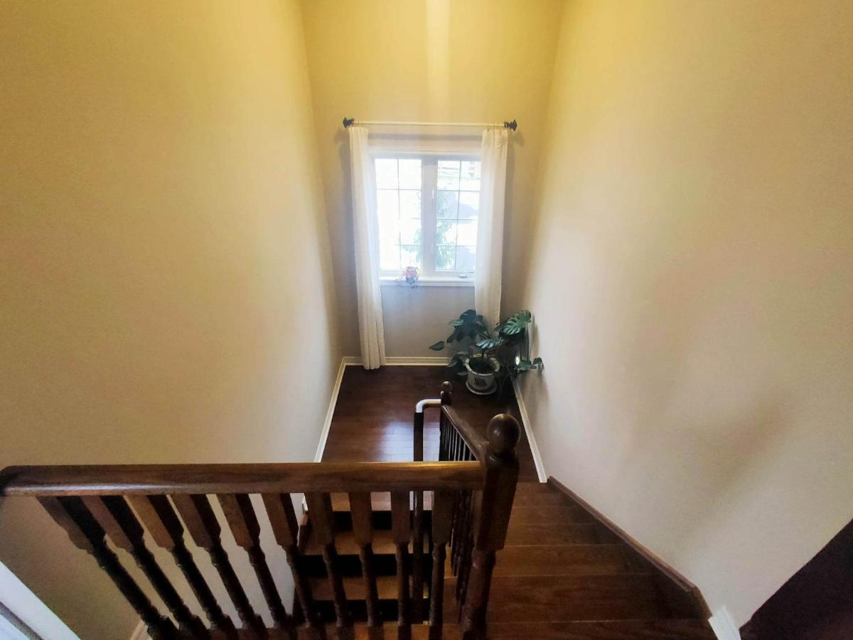 Affordable Room With Free Parking In Newmarket On מראה חיצוני תמונה