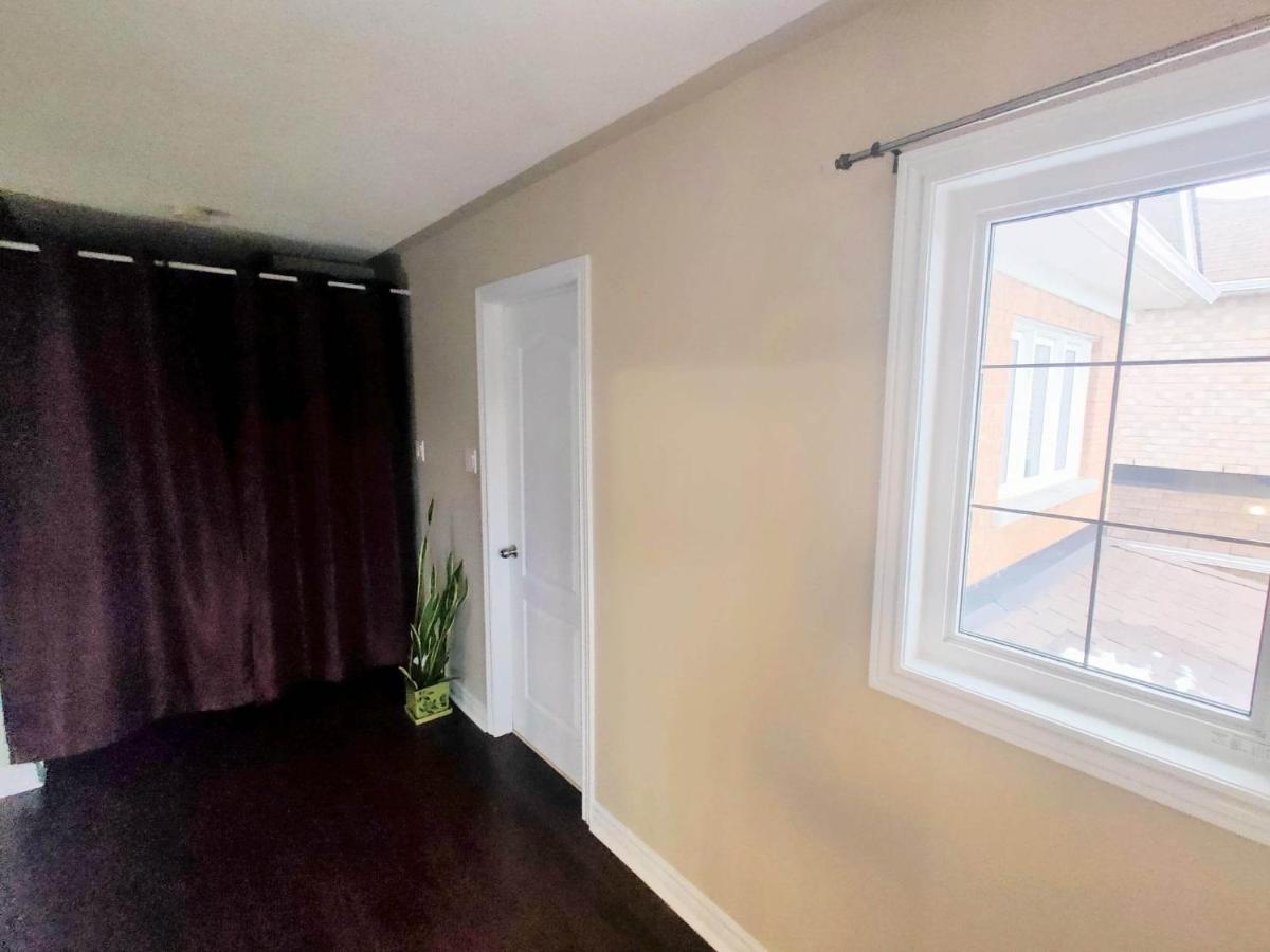 Affordable Room With Free Parking In Newmarket On מראה חיצוני תמונה