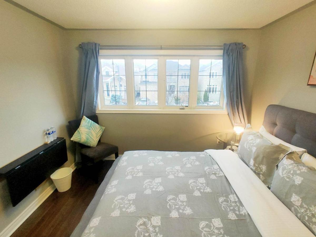 Affordable Room With Free Parking In Newmarket On מראה חיצוני תמונה
