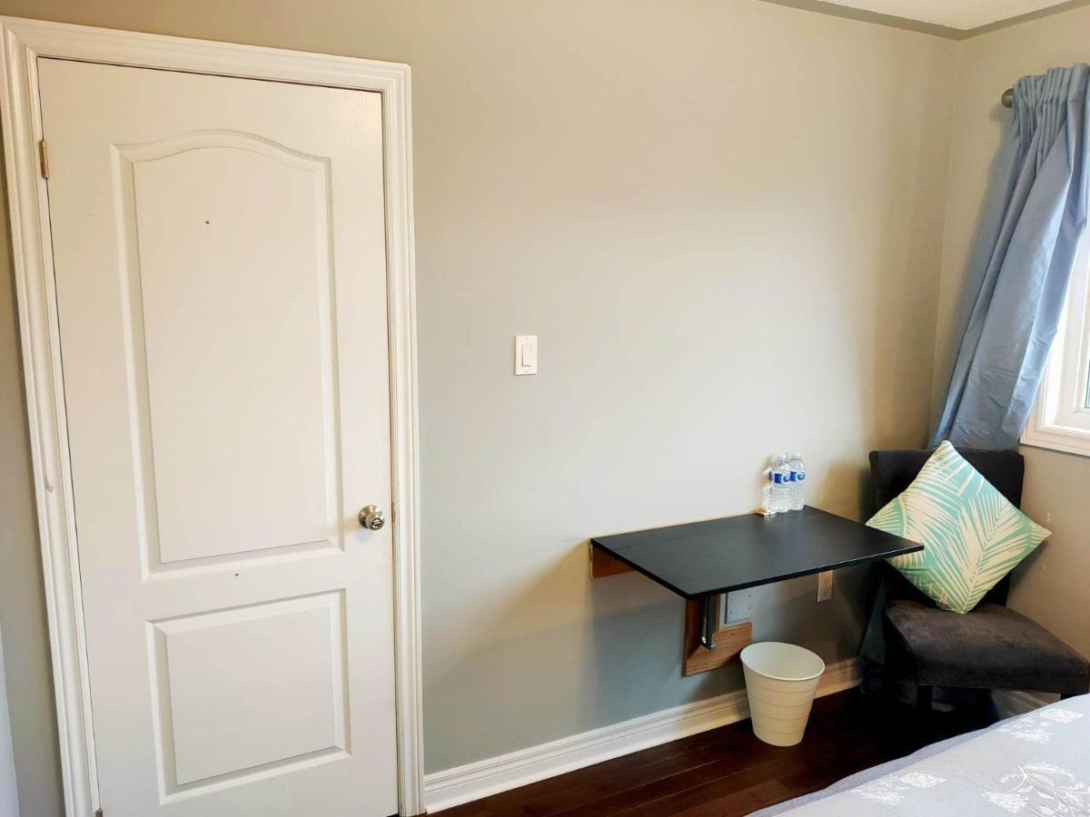 Affordable Room With Free Parking In Newmarket On מראה חיצוני תמונה