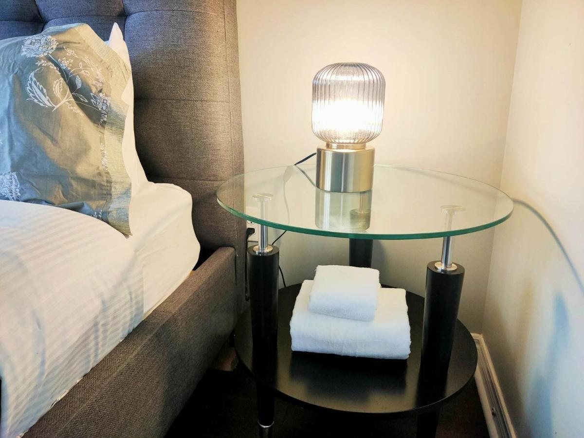 Affordable Room With Free Parking In Newmarket On מראה חיצוני תמונה