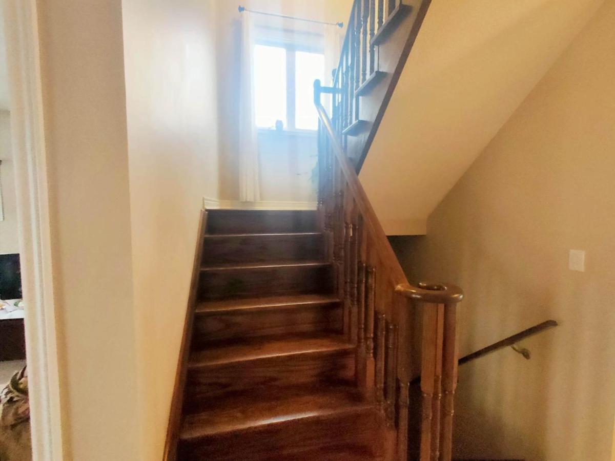 Affordable Room With Free Parking In Newmarket On מראה חיצוני תמונה