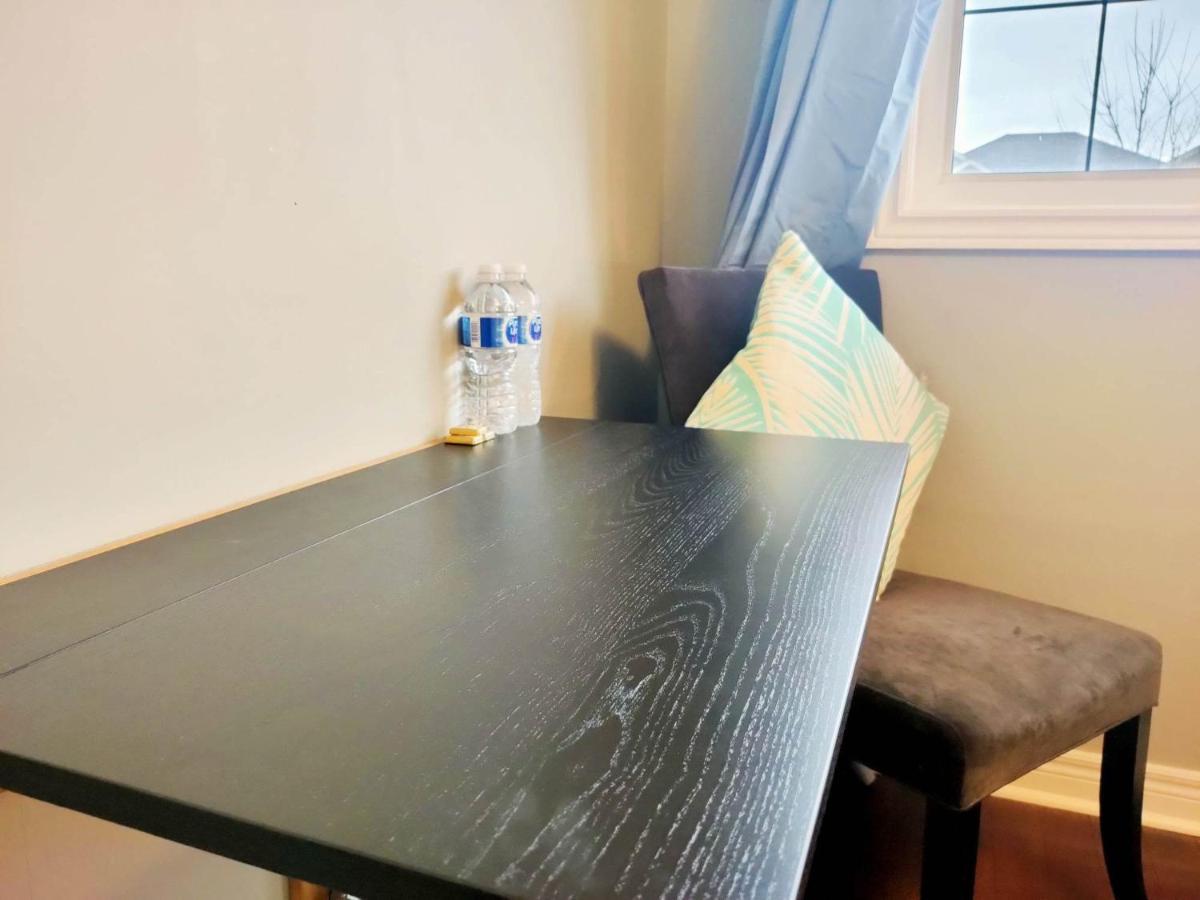 Affordable Room With Free Parking In Newmarket On מראה חיצוני תמונה