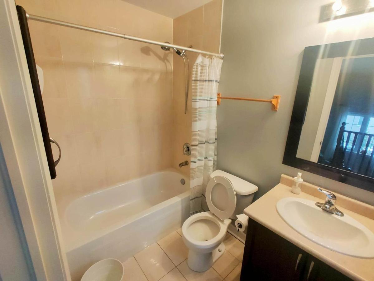Affordable Room With Free Parking In Newmarket On מראה חיצוני תמונה