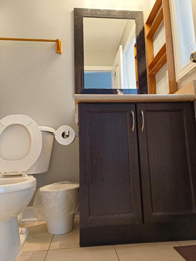 Affordable Room With Free Parking In Newmarket On מראה חיצוני תמונה