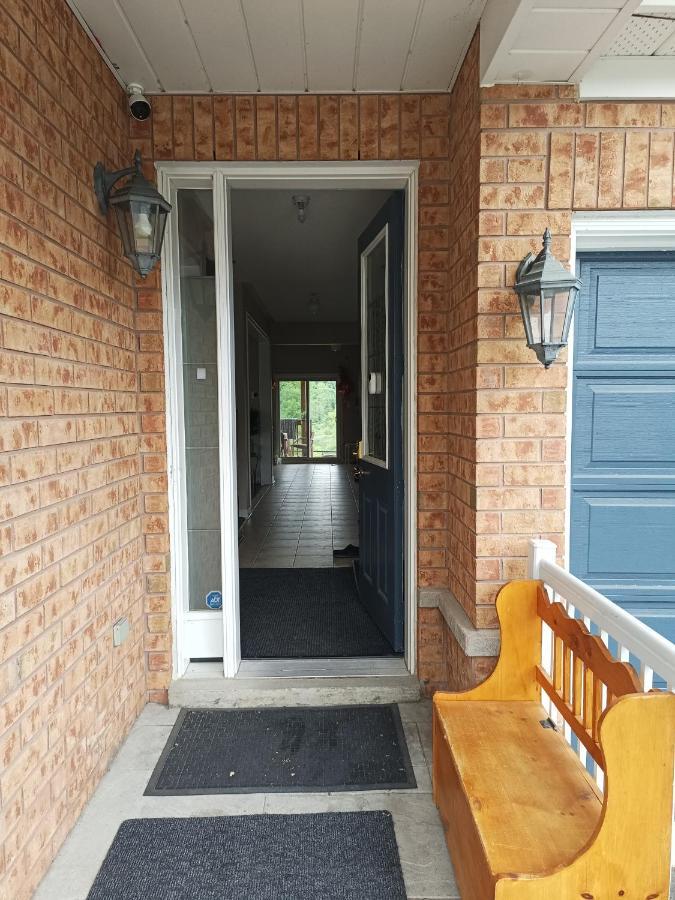 Affordable Room With Free Parking In Newmarket On מראה חיצוני תמונה