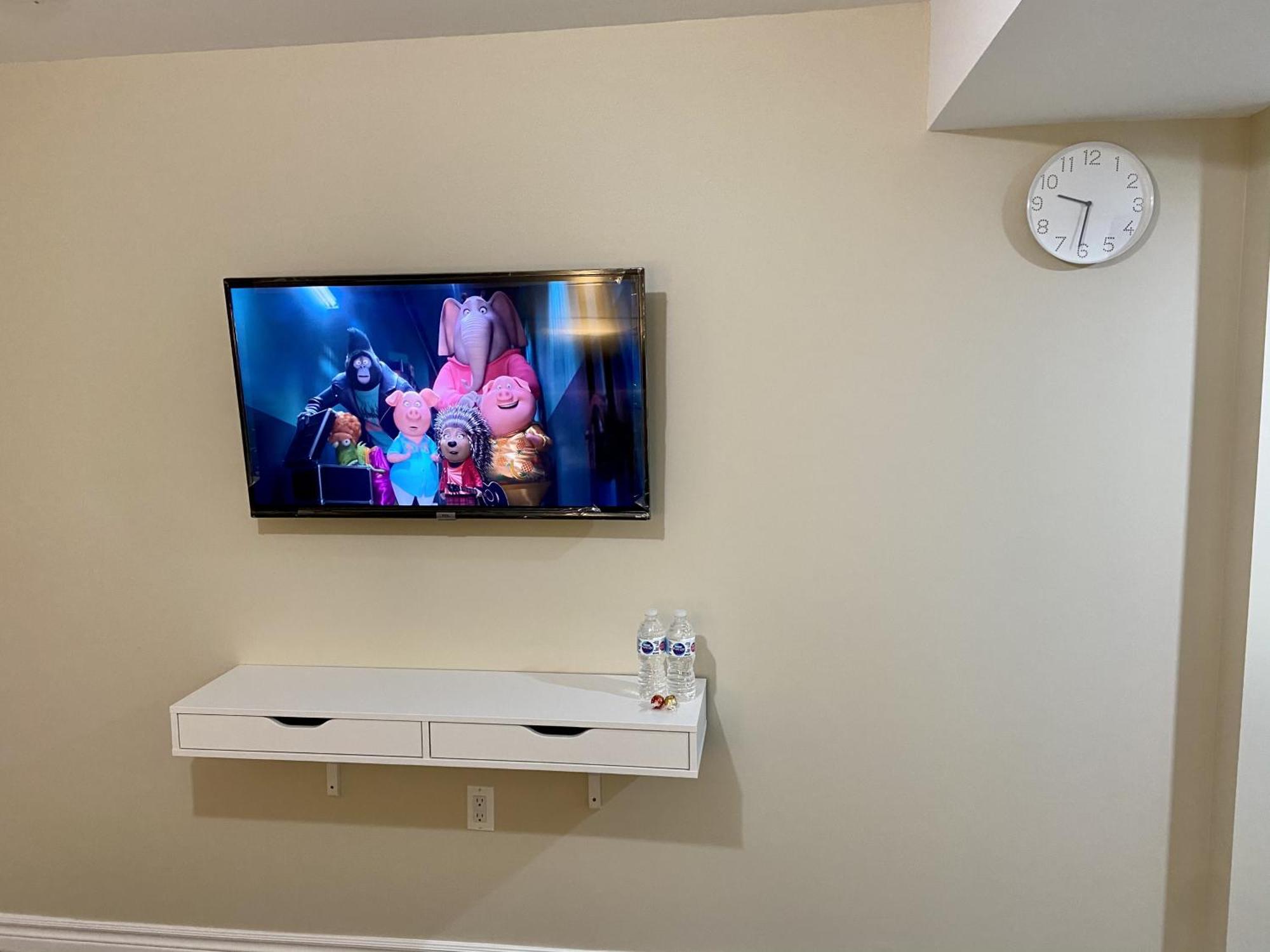 Affordable Room With Free Parking In Newmarket On מראה חיצוני תמונה