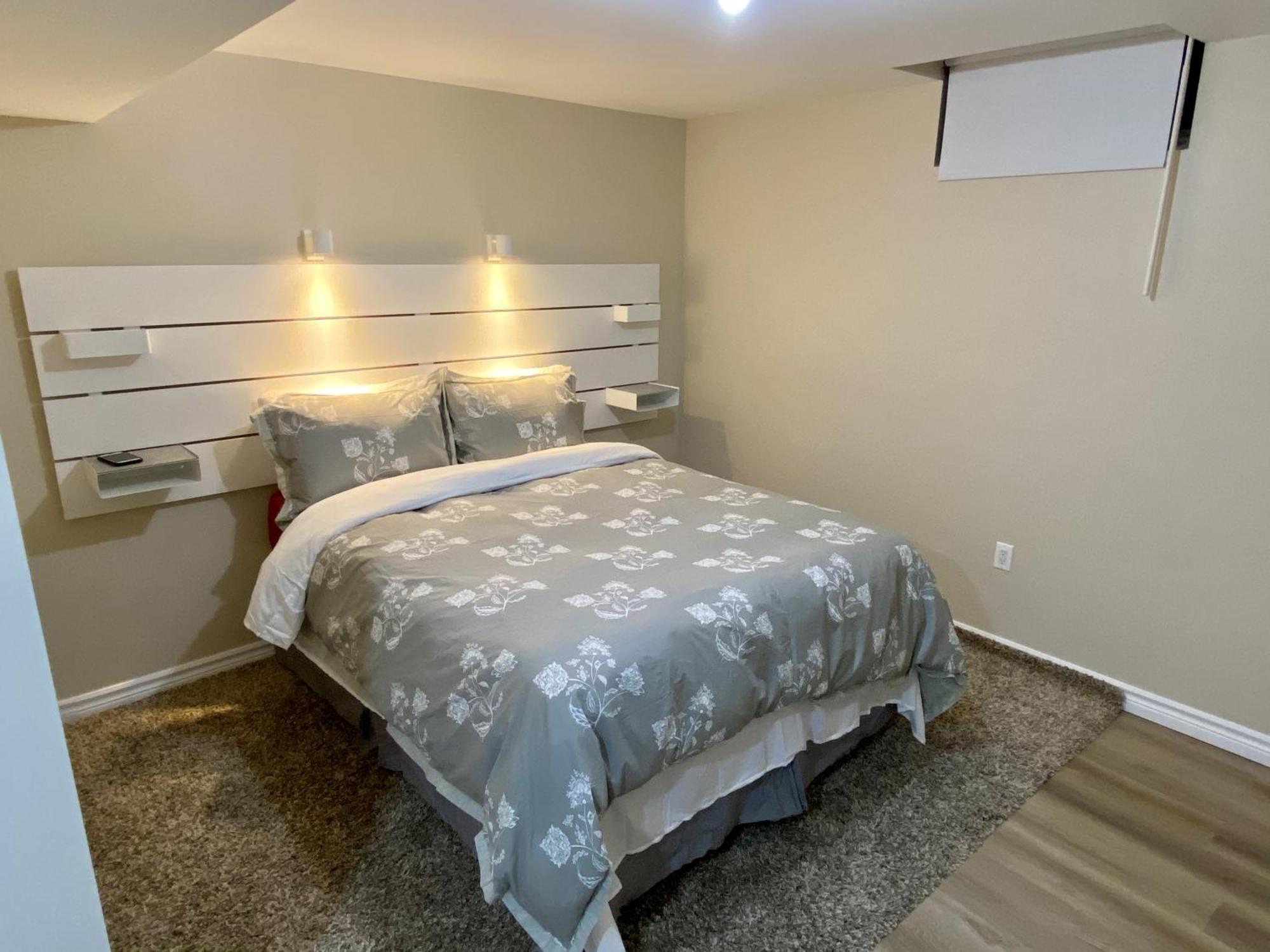 Affordable Room With Free Parking In Newmarket On מראה חיצוני תמונה