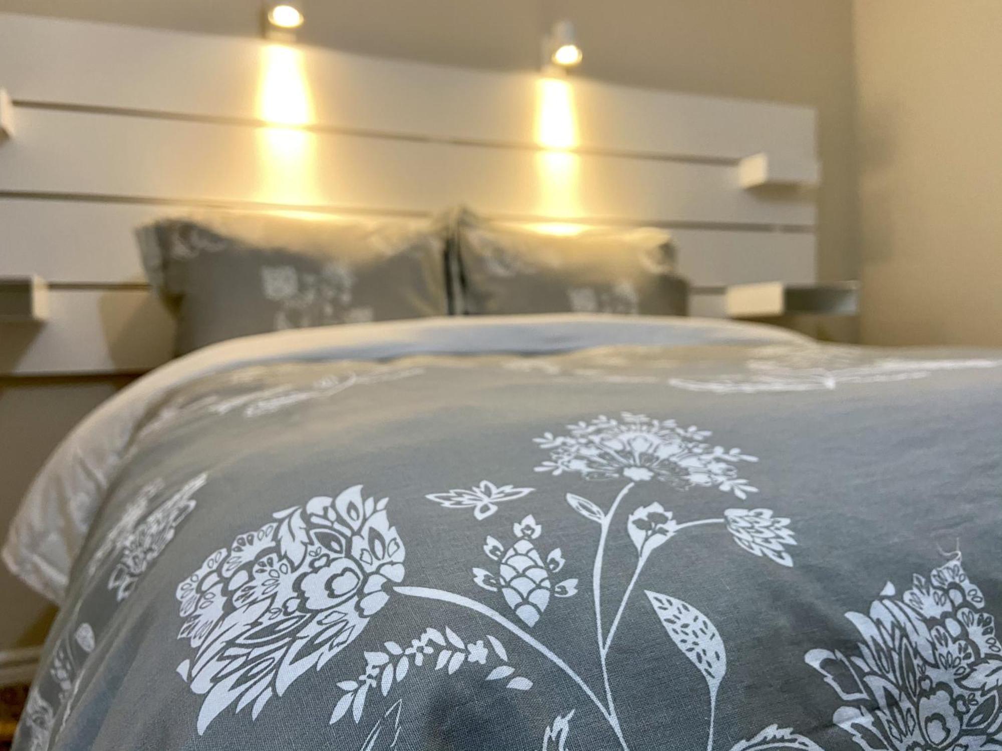 Affordable Room With Free Parking In Newmarket On מראה חיצוני תמונה